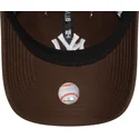 braune-verstellbare-curved-cap-9twenty-league-essential-der-new-york-yankees-mlb-von-new-era