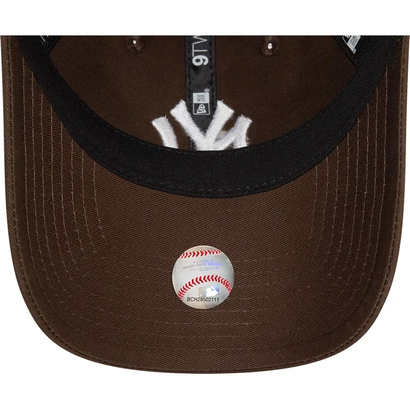siltovka-zaoblena-hneda-nastavitelny-9twenty-league-essential-new-york-yankees-mlb-new-era