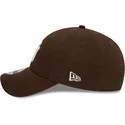 cap-zaoblena-brown-adjustable-strap-9twenty-league-essential-new-york-yankees-mlb-new-era