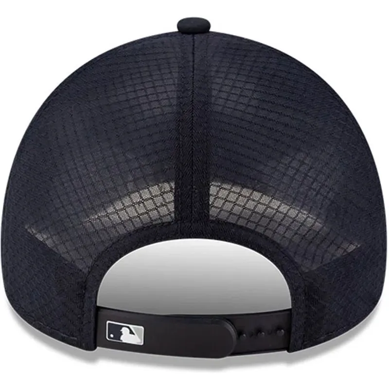 cap-zaoblena-navy-blue-snapback-9forty-apex-batting-practice-new-york-yankees-mlb-new-era