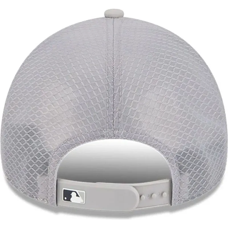 cap-zaoblena-gray-snapback-9forty-apex-batting-practice-new-york-yankees-mlb-new-era