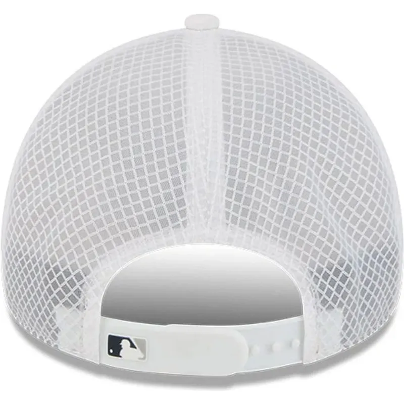 cap-zaoblena-white-snapback-9forty-apex-batting-practice-new-york-yankees-mlb-new-era