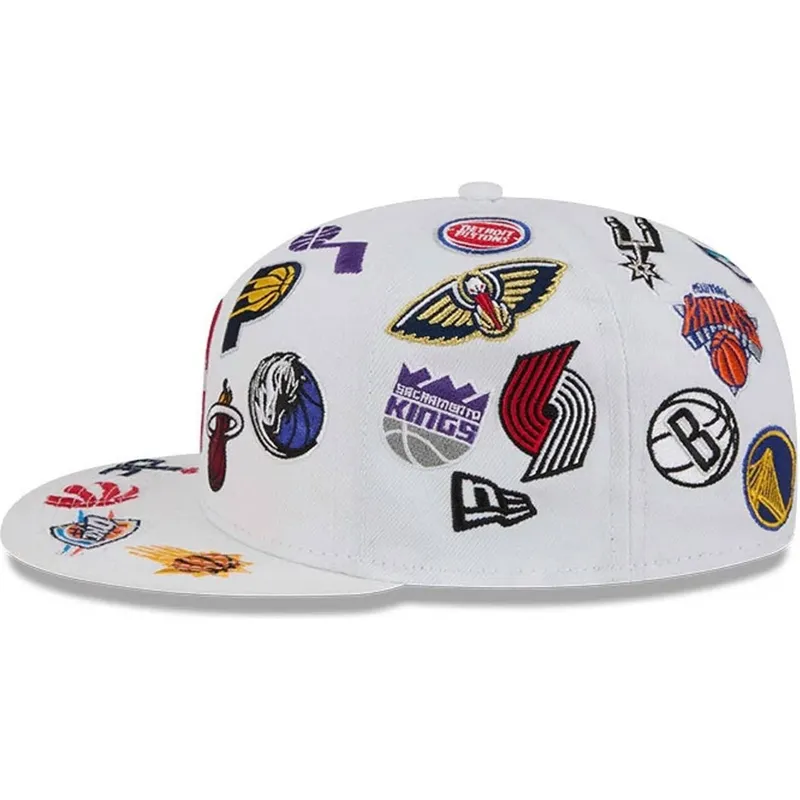 gorra-plana-blanca-ajustada-59fifty-all-over-de-nba-de-new-era