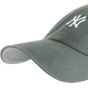 gorra-curva-verde-ajustable-con-logo-blanco-clean-up-base-runner-de-new-york-yankees-mlb-de-47-brand