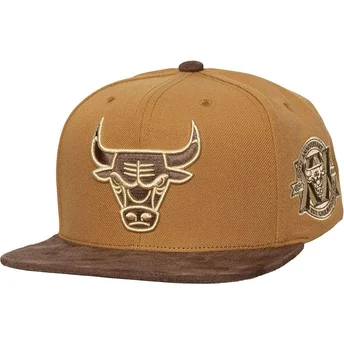 Καφέ ρυθμιζόμενο επίπεδο καπέλο Coffee Strapback των Chicago Bulls NBA από Mitchell & Ness