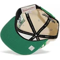 gorra-plana-verde-y-beige-snapback-across-the-board-de-boston-celtics-nba-de-mitchell-ness