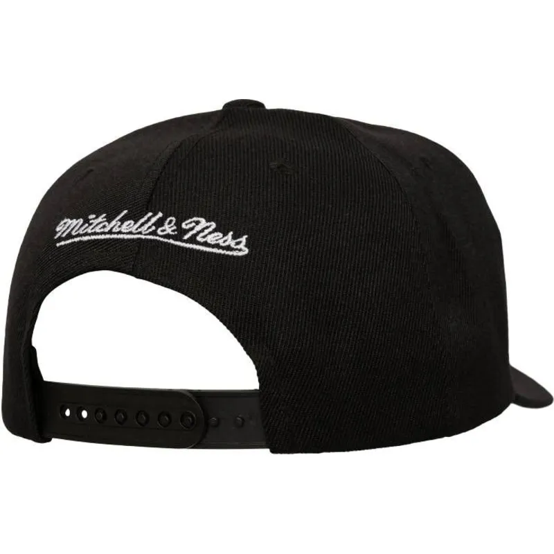 cap-zaoblena-black-snapback-pinned-gold-pro-new-york-knicks-nba-mitchell-ness