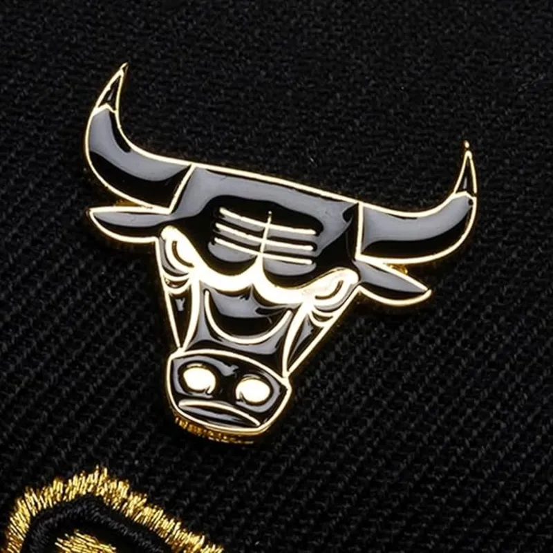cap-zaoblena-black-snapback-pinned-gold-pro-chicago-bulls-nba-mitchell-ness cap-zaoblena-black-snapback-pinned-gold-pro-chicago-bulls-nba-mitchell-ness