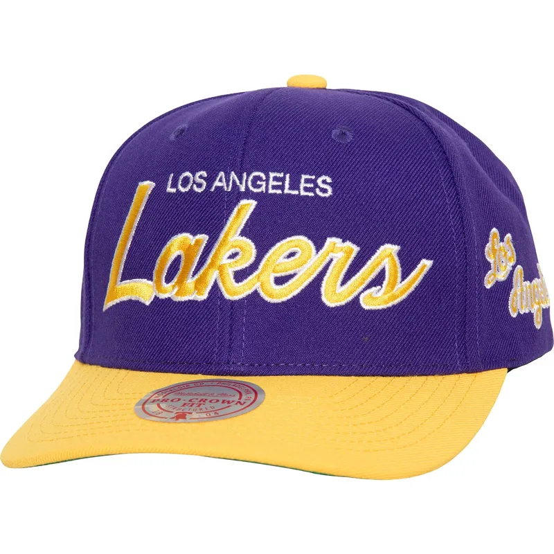 violette-und-gelbe-gebogene-kappe-snapback-team-script-20-pro-der-los-angeles-lakers-nba-von-mitchell-ness