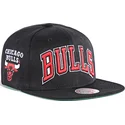 schwarze-flache-snapback-kappe-triple-play-der-chicago-bulls-nba-von-mitchell-ness