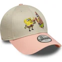 beige-und-rosa-gebogene-snapback-kappe-fur-kinder-9forty-von-spongebob-und-patrick-star-von-new-era