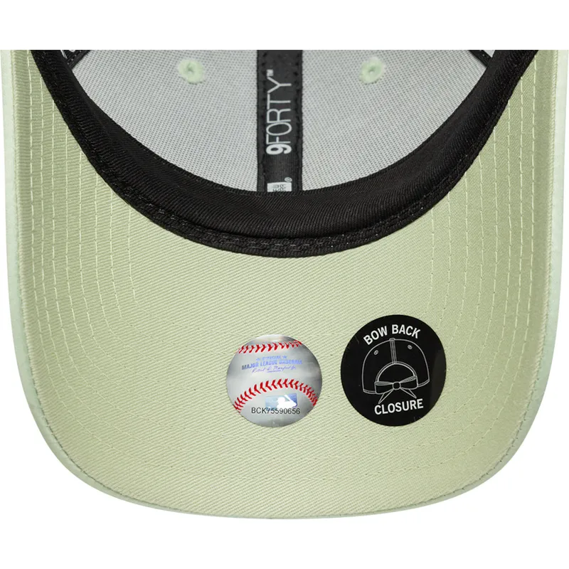 cap-zaoblena-green-adjustable-strap-9forty-bow-back-satin-los-angeles-dodgers-mlb-new-era