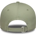 grune-gebogene-verstellbare-damenkappe-9forty-beaded-von-new-era