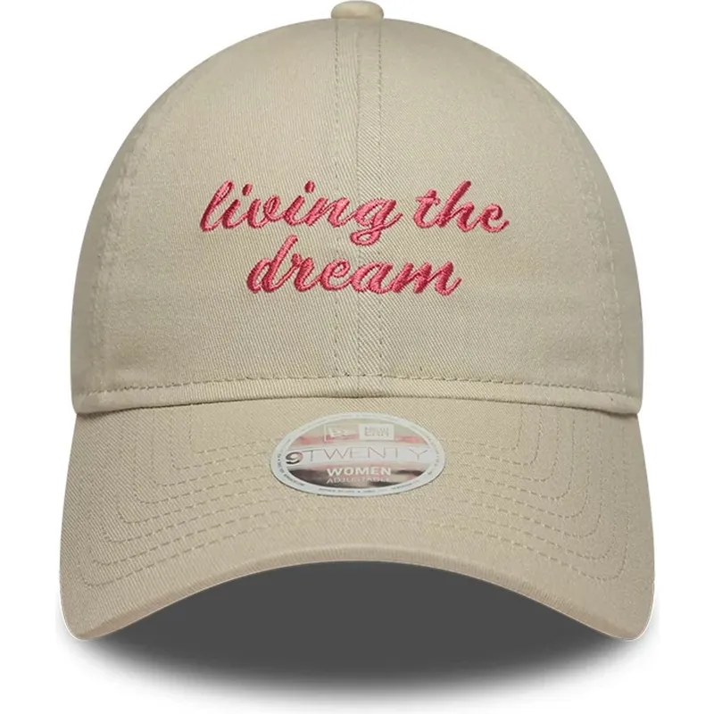 beige-verstellbare-curved-cap-fur-damen-9twenty-living-the-dream-slogan-von-new-era