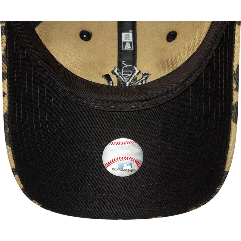 cap-zaoblena-leopard-adjustable-strap-negro-9twenty-leopard-new-york-yankees-mlb-new-era