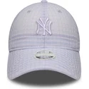 violette-verstellbare-curved-cap-mit-violettem-logo-fur-damen-9twenty-seersucker-der-new-york-yankees-mlb-von-new-era