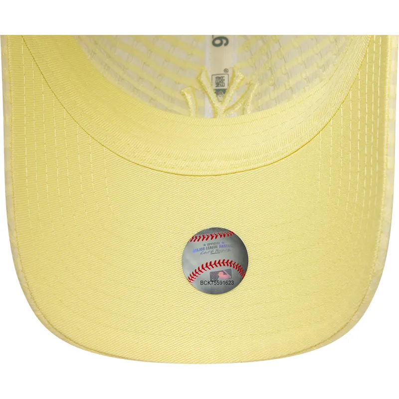 cap-zaoblena-yellow-adjustable-strap-9twenty-seersucker-new-york-yankees-mlb-new-era