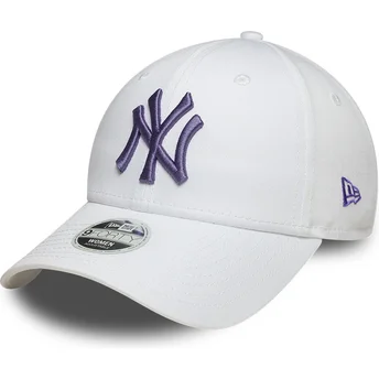 Cap zaoblená white adjustable strap 9FORTY League Essential New York Yankees MLB New Era