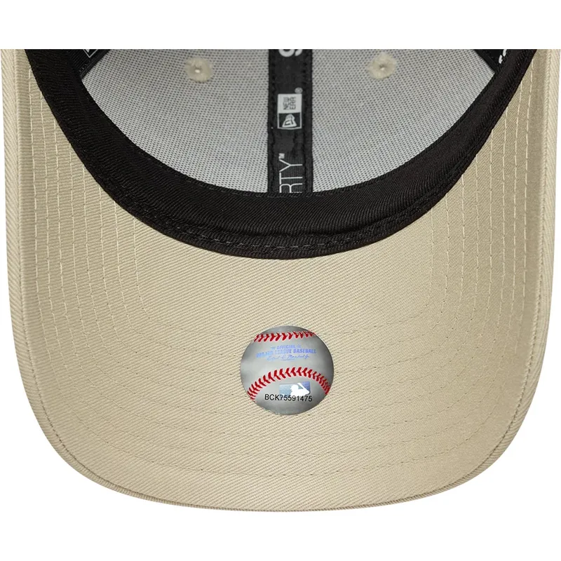 siltovka-zaoblena-bezova-nastavitelny-9forty-metallic-new-york-yankees-mlb-new-era siltovka-zaoblena-bezova-nastavitelny-9forty-metallic-new-york-yankees-mlb-new-era