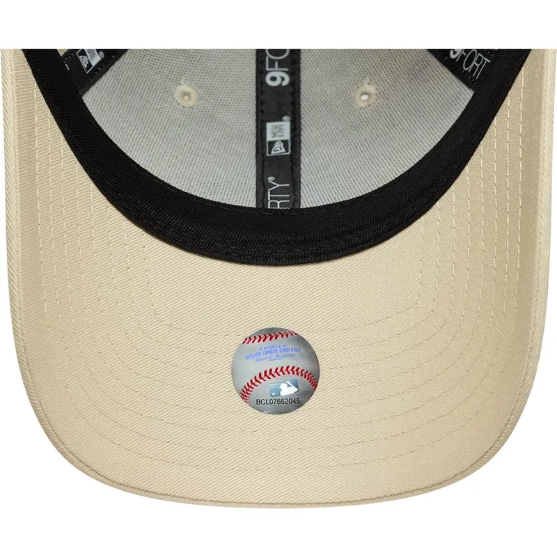 gorra-curva-beige-ajustable-para-mujer-9forty-floral-icon-side-de-new-york-yankees-mlb-de-new-era