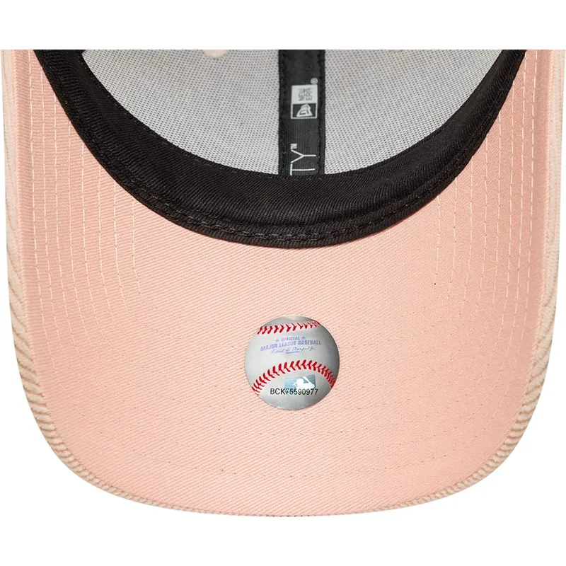 rosafarbene-verstellbare-curved-cap-mit-rosa-logo-fur-damen-9forty-mini-cord-der-los-angeles-dodgers-mlb-von-new-era