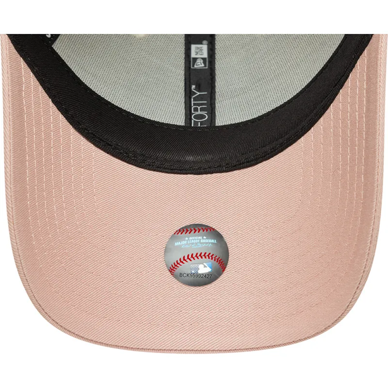 cap-zaoblena-beige-adjustable-strap-rosa-rosa-9forty-world-series-patch-los-angeles-dodgers-mlb-new-era cap-zaoblena-beige-adjustable-strap-rosa-rosa-9forty-world-series-patch-los-angeles-dodgers-mlb-new-era