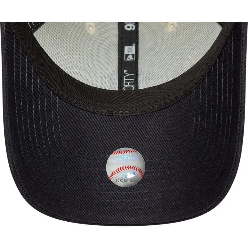 cap-zaoblena-beige-adjustable-strap-9forty-world-series-new-york-yankees-mlb-new-era