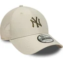 gorra-trucker-beige-ajustable-con-logo-verde-9forty-homefield-midi-de-new-york-yankees-mlb-de-new-era