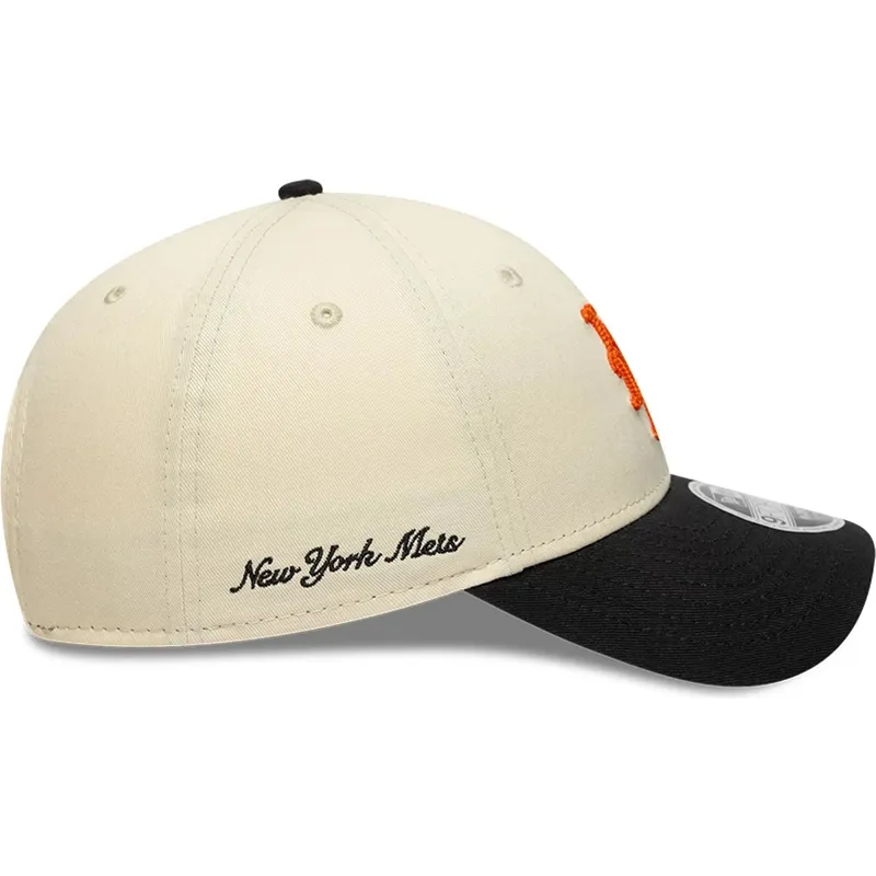 beige-und-schwarze-gebogene-snapback-kappe-9forty-m-crown-side-script-der-new-york-mets-mlb-von-new-era