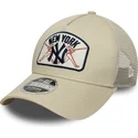 cap-zaoblena-beige-snapback-9forty-m-crown-a-frame-new-york-yankees-mlb-new-era