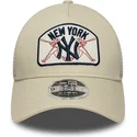 cap-zaoblena-beige-snapback-9forty-m-crown-a-frame-new-york-yankees-mlb-new-era