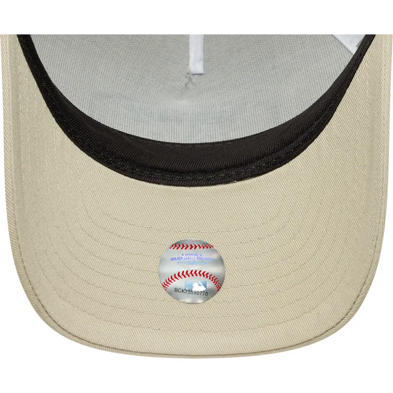 siltovka-zaoblena-bezova-snapback-9forty-m-crown-a-frame-new-york-yankees-mlb-new-era siltovka-zaoblena-bezova-snapback-9forty-m-crown-a-frame-new-york-yankees-mlb-new-era