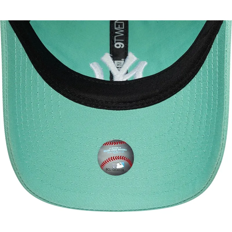 cap-zaoblena-green-adjustable-strap-claro-9twenty-league-essential-new-york-yankees-mlb-new-era