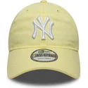 gelbe-helle-gebogene-verstellbare-kappe-9twenty-league-essential-von-new-york-yankees-mlb-von-new-era