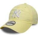 gorra-curva-amarilla-claro-ajustable-9twenty-league-essential-de-new-york-yankees-mlb-de-new-era