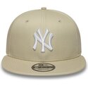 beige-flatcap-snapback-mit-weissem-logo-9fifty-league-essential-der-new-york-yankees-mlb-von-new-era