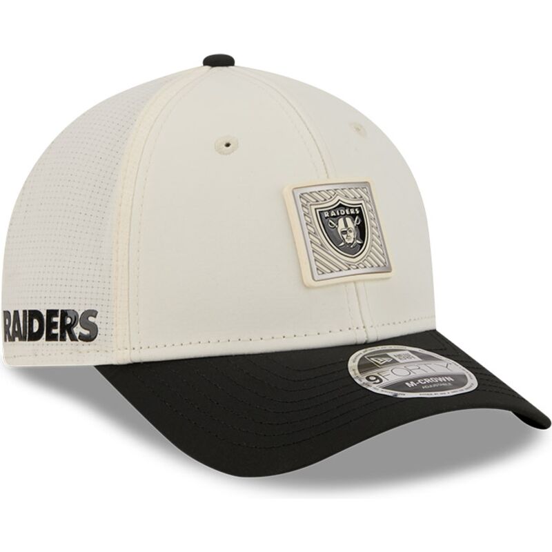 beige-und-schwarze-gebogene-snapback-kappe-9forty-m-crown-training-pack-2026-der-las-vegas-raiders-nfl-von-new-era