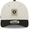 new-era-curved-brim-9forty-m-crown-training-pack-2026-las-vegas-raiders-nfl-beige-and-black-snapback-cap