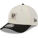 beige-und-schwarze-gebogene-snapback-kappe-9forty-m-crown-training-pack-2026-der-las-vegas-raiders-nfl-von-new-era