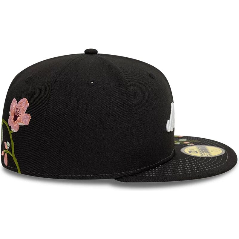 schwarze-anliegende-59fifty-floral-emb-flatcap-von-new-era