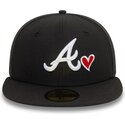 schwarze-enganliegende-59fifty-flatcap-heart-icon-der-atlanta-braves-mlb-von-new-era