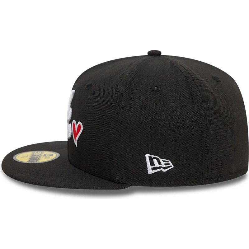 schwarze-enganliegende-59fifty-flatcap-heart-icon-der-atlanta-braves-mlb-von-new-era