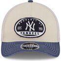 beige-und-marineblaue-trucker-kappe-9forty-m-crown-a-frame-fray-der-new-york-yankees-mlb-von-new-era