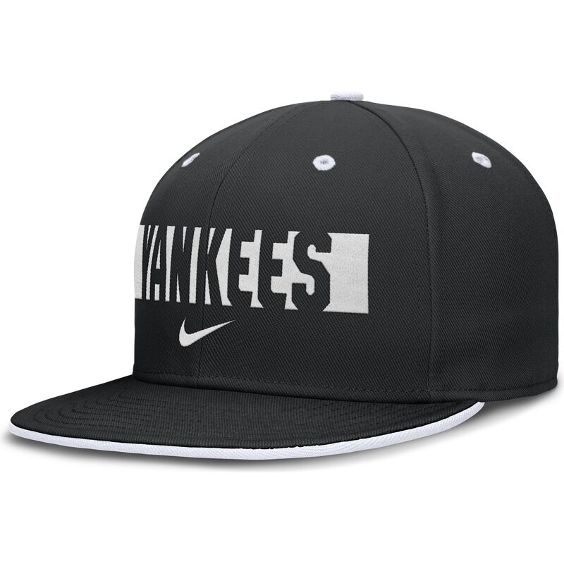 schwarze-flache-kappe-verstellbar-primetime-dri-fit-true-structured-round-bill-von-new-york-yankees-mlb-von-nike