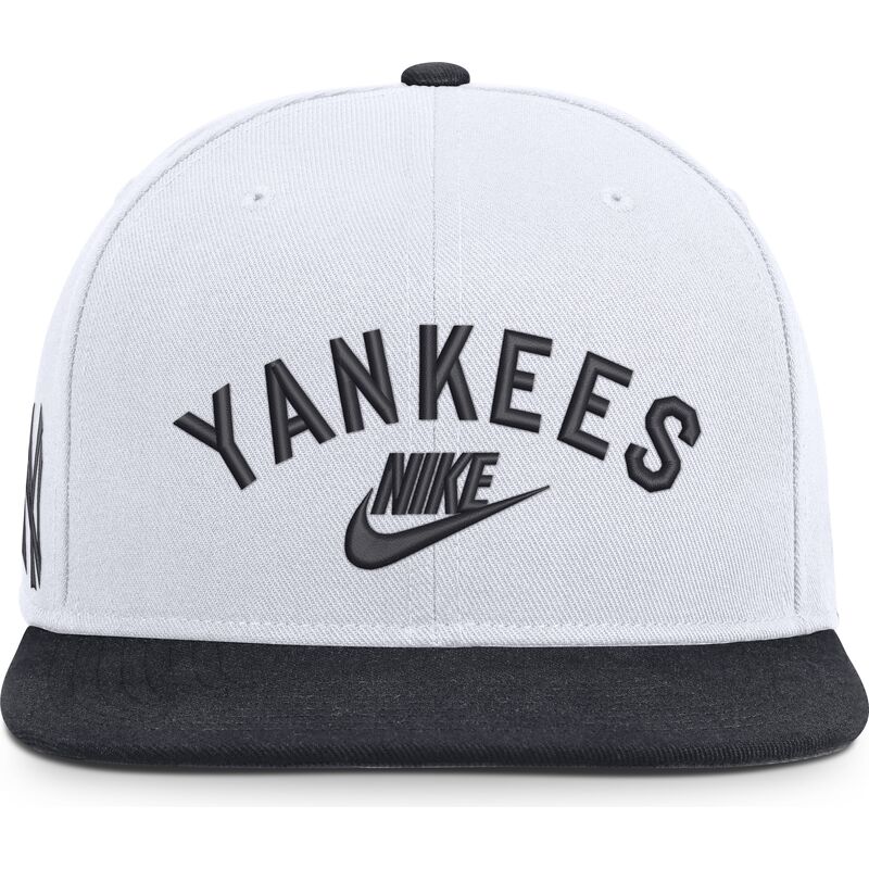 siltovky-rovna-biely-snapback-cooperstown-dri-fit-pro-structured-square-bill-new-york-yankees-mlb-nike