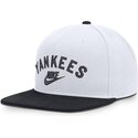 weisse-und-marineblaue-flache-snapback-kappe-cooperstown-dri-fit-pro-structured-square-bill-von-new-york-yankees-mlb-von-nike