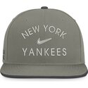 siltovka-rovna-zelena-snapback-dri-fit-pro-structured-square-bill-new-york-yankees-mlb-nike