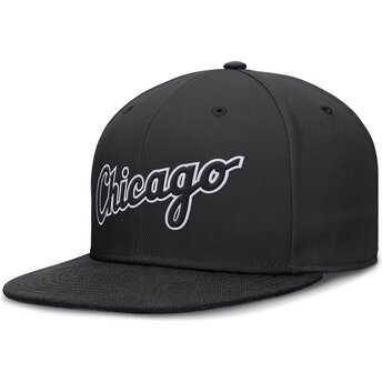 Schwarze flache Fitted-Kappe Dri-Fit True Structured Round Bill der Chicago White Sox MLB von Nike