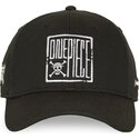 schwarze-gebogene-snapback-kappe-op7-embb-one-piece-von-capslab