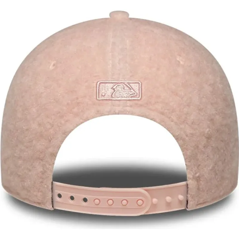 siltovka-zaoblena-ruzova-snapback-rosa-9forty-m-crown-winter-borg-new-york-yankees-mlb-new-era